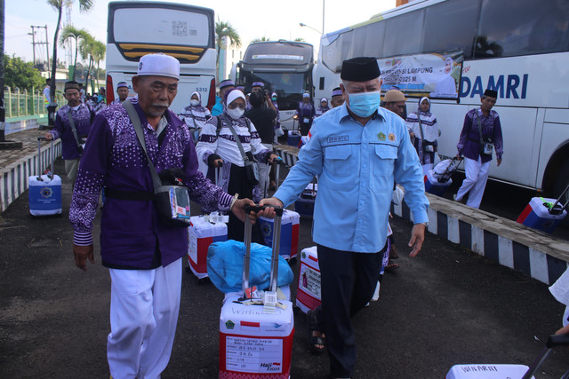 Jemaah haji asal Provinsi Lampung, Kabupaten Lampung Tengah yang tergabung dalam Kloter JKG-04 telah tiba | Foto : Dok. Humas Kemenag Lampung