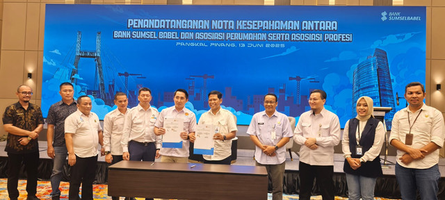 Penandatanganan nota kesepahaman Bank Sumsel Babel dengan asosiasi perumahan. (ist)