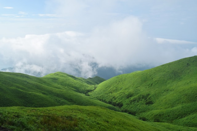 Hidden Gem Malang. Foto hanyalah ilustrasi, bukan tempat sebenarnya. Sumber: unsplash/ Joseph Liu.