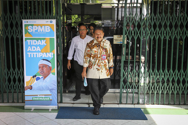 Inspektur Jenderal Kementerian Pendidikan Dasar dan Menengah, Faisal Syahrul, melakukan kunjungan mendadak ke SMAN 1 Bekasi, Jawa Barat, Sabtu (14/6/2025). Foto: Iqbal Firdaus/kumparan