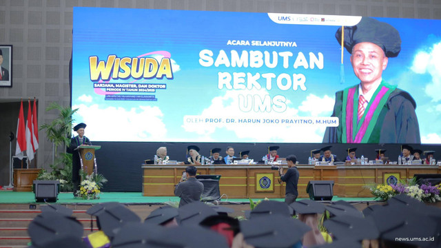 Sambutan Rektor UMS saat acara Wisuda Periode IV Tahun 2024/2025 di Gedung Edutorium KH Ahmad Dahlan. (Foto: Humas UMS)