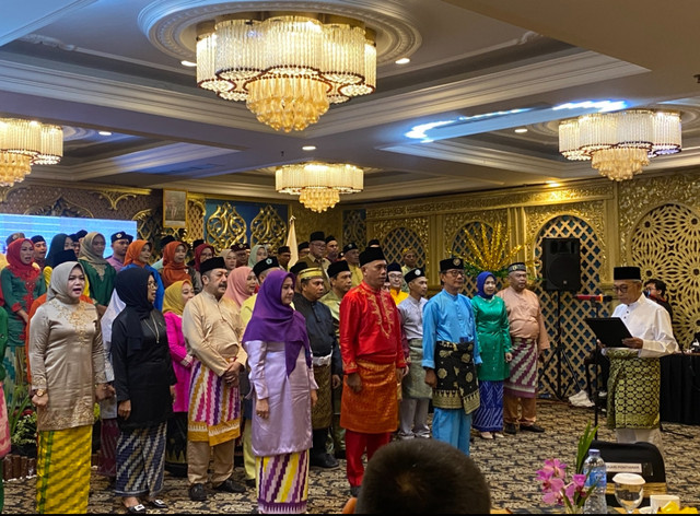 Satarudin saat dilantik sebagai Ketua MABM Kota Pontianak. Foto: Yulia Ramadhiyanti/HiPontianak