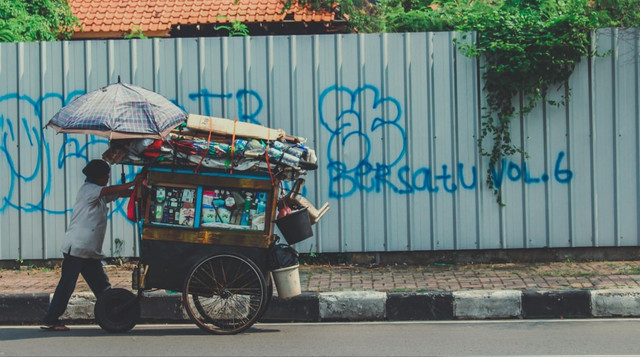 Ilustrasi Jadwal Pencairan BNPT Juni 2025    Sumber Unsplash/Tusik Only