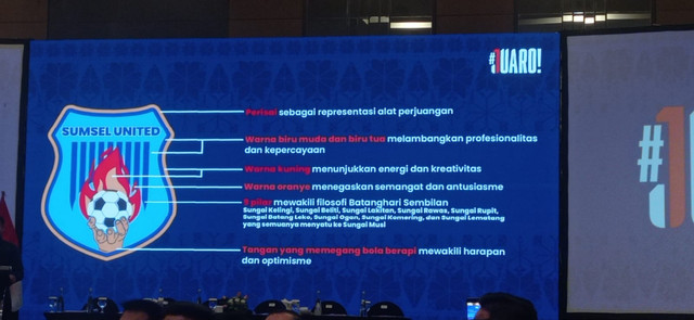 Logo Sumsel United beserta filosofi yang dibuat manajemen saat launching logo, jersey dan pelatih, Sabtu (14/6/2025). Foto : Abdullah Toriq/Urban Id