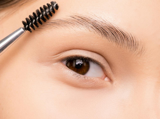 Ilustrasi Rekomendasi eyebrow gel waterproof - Sumber: pexels.com/@shiny-diamond