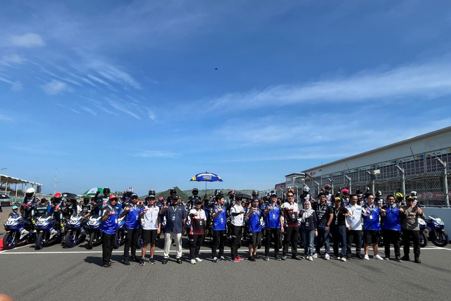 Pembukaan Idemitsu Blu Cru Yamaha Sunday Race di Sirkuit Internasional Pertamina Mandalika. Foto: Fitra Andrianto/kumparan