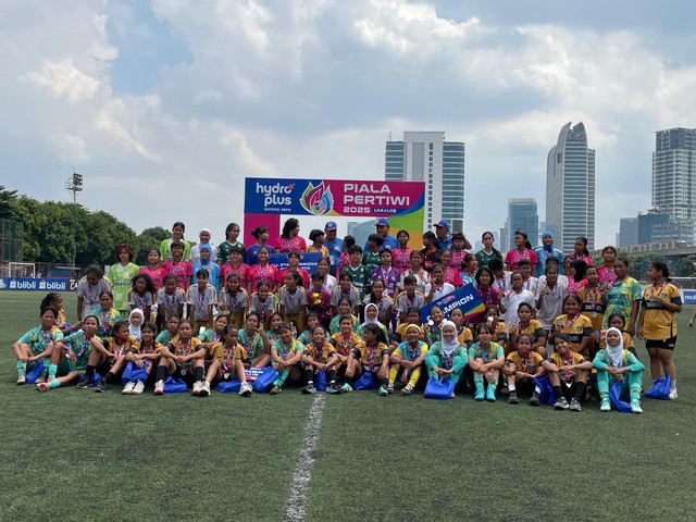 Para juara & runner-up di Piala Pertiwi U-14 & U-16 Regional Jakarta 2025. Foto: Antika Fahira/kumparan