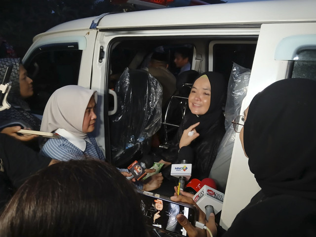 Prosesi pemakaman Gustri Irwan Widodo. Foto: Vincentius Mario/kumparan