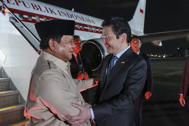 Presiden RI Prabowo Subianto disambut Perdana Menteri Singapura Lawrence Wong di Singapura, Minggu (15/6/2025). Foto: Instagram/ @presidenrepublikindonesia