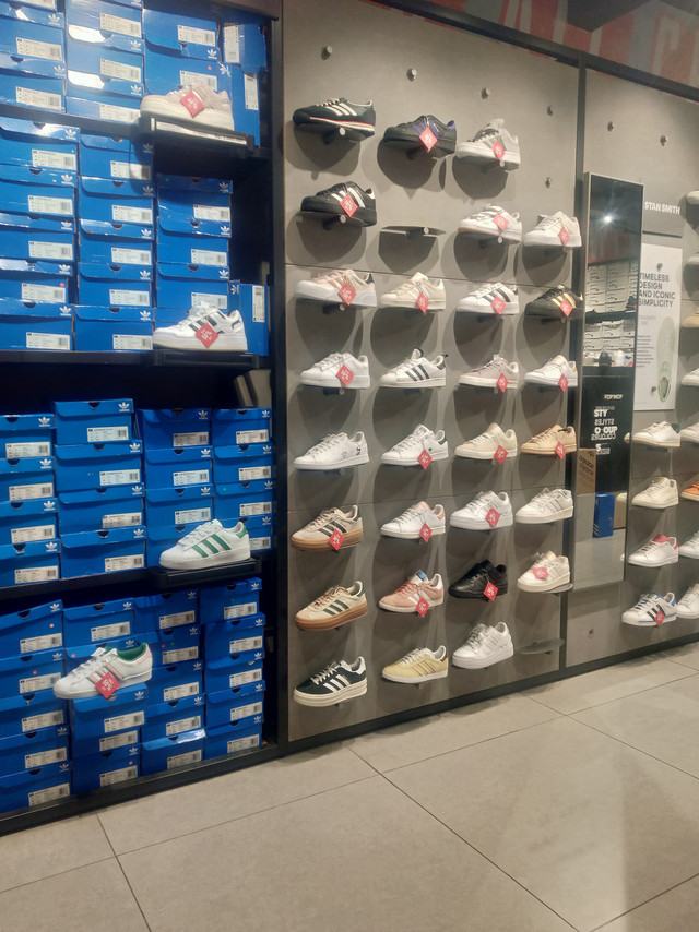 Adidas Factory Outlet Ngagel, Surabaya 27 April 2025