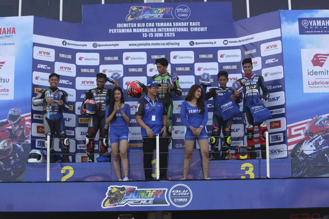 Balap motor perdana kelas R3 Pro di Yamaha Sunday Race di Sirkuit Internasional Pertamina Mandalika. Foto: Fitra Andrianto/kumparan