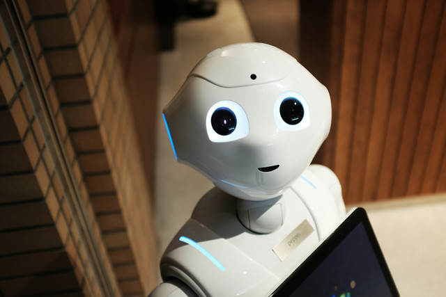White robot human features - Source: Alex Knight on Unsplash