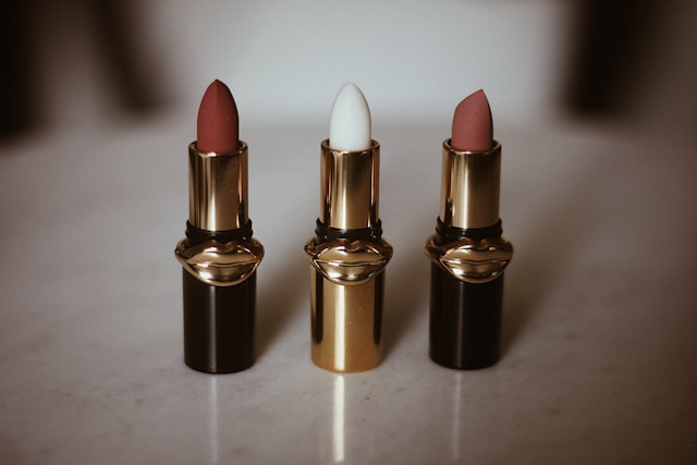 Merk Lipstik Warna Peach yang Bagus. Foto hanya ilustrasi. Sumber foto: Unsplash/Karly