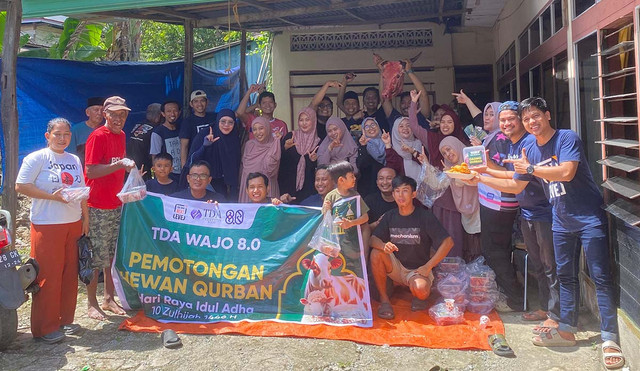 TDA Peduli Wajo Bagikan Daging Kurban, Tingkatkan Rasa Kepedulian Sosial