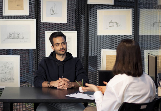 Pertanyaan saat Final Interview. Foto hanya sebagai ilustrasi saja. Sumber: Unsplash/Mina Rad.