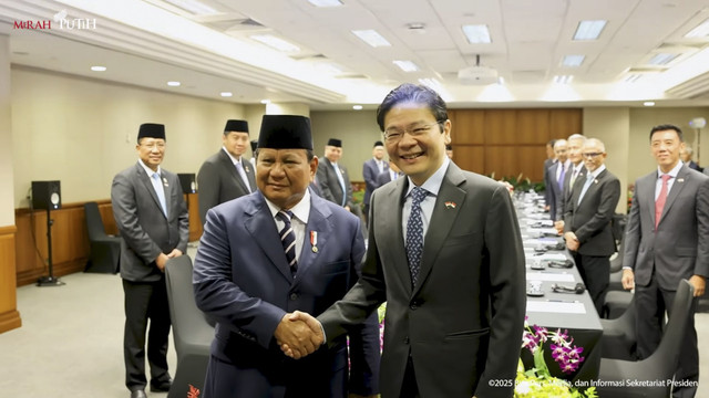 Presiden Republik Indonesia Prabowo Subianto melakukan pertemuan bilateral tahunan Leaders Retreat dengan Perdana Menteri Singapura Lawrence Wong, pada Senin (16/6/2025). Foto: YouTube/Sekretariat Presiden