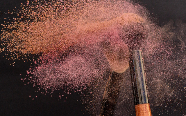 Ilustrasi bedak tabur yang bagus untuk kulit kering. Sumber: Pixabay/MurrrPhoto