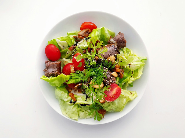 Ilustrasi Cara Membuat Salad Sayur, Sumber Unsplash Tania Melnyczuk