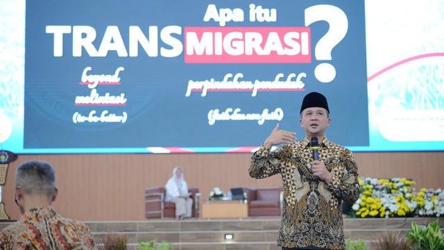 Menteri Transmigrasi Muhammad Iftitah. Foto: Humas ITS