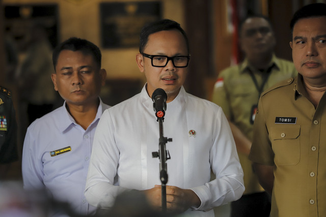 Wamendagri, Bima Arya, berbicara kepada wartawan terkait empat pulau yang menjadi sengketa antara Provinsi Aceh dan Sumatra Utara di Kantor Kemendagri, Jakarta, Senin (16/6/2025). Foto: Jamal Ramadhan/kumparan