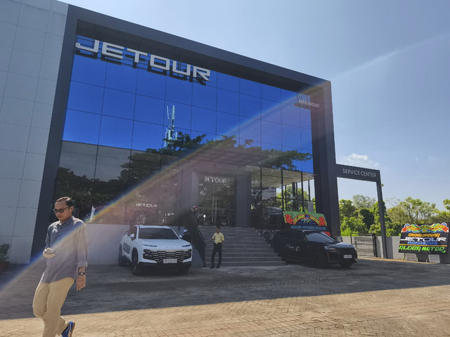 PT JETOUR Motor Indonesia bersama PT Shaka Inovasi Prestasi meresmikan diler 4S di Makassar, Sulawesi Selatan. Foto: Sena Pratama/kumparan