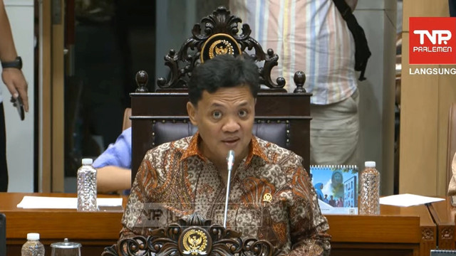 Ketua Komis III DPR RI Habiburokhman memimpin rapat dengar pendapat (RPD)  bersama LPSK terkait KUHAP di Gedung DPR, Jakarta Pusat, Selasa (17/6/2025). Foto: Youtube/ TV Parlemen