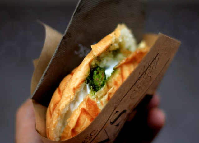 makanan di blok m pinggir jalan. Foto Hanya Ilustrasi Bukan Kuliner Sebenarnya. Sumber Foto: Unsplash/LIuis Domingo