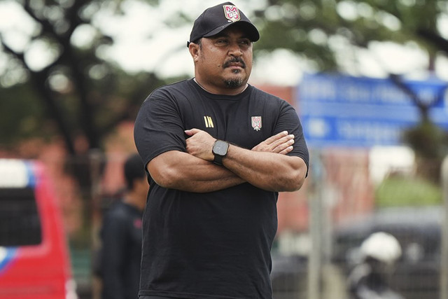 Pelatih Malut United Imran Nahumarury. Foto: Instagram/ @imran_nahumarury