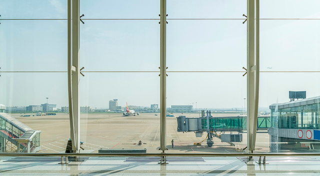 Ilustrasi Airport Terminal | sumber : freepik.com