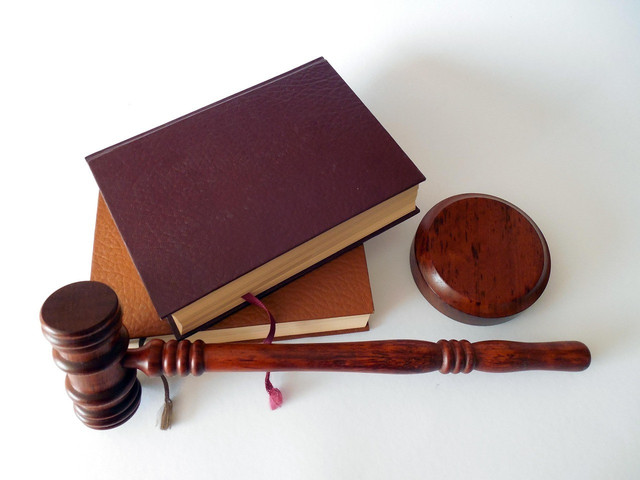 ilustrasi relevansi hukum di era digital (sumber: https://pixabay.com)