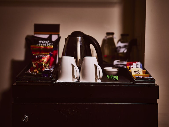 Apakah makanan di kamar hotel gratis, foto hanya ilustrasi, bukan tempat sebenarnya: Unsplash/Ashwini Chaudhary(Monty)