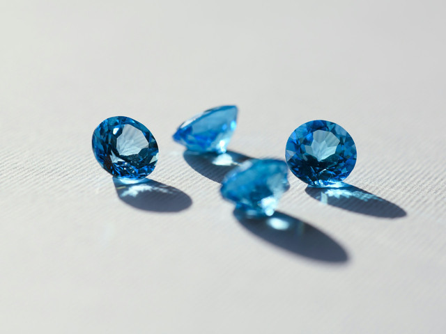 Ilustrasi harga blue sapphire. Sumber: jacek dylag/unsplash