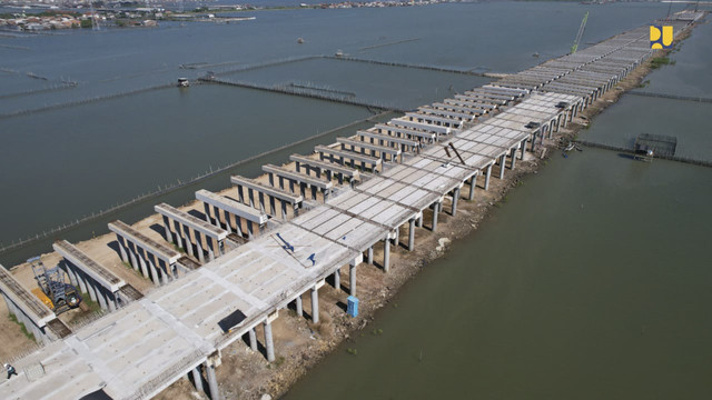 Pembangunan Tol Semarang-Demak Seksi Kaligawe-Sayung. Foto: Humas Kementerian PU