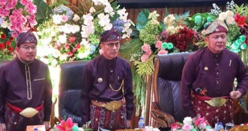 Gubernur Sumsel, Herman Deru, serta Wali dan Wakil Wali Kota Palembang, Ratu Dewa dan Prima Salam saat menghadiri rapat paripurna istimewa DPRD Sumsel/Instagram: Kominfopalembang