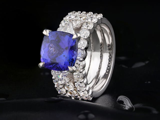 Ilustrasi harga blue sapphire Maia Estianty. Sumber: pexels.com/TheGloriousStudio.
