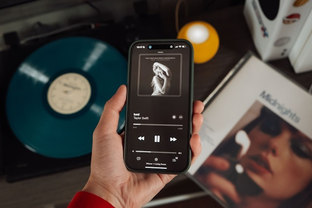 Ilustrasi lagu galau taylor swift. Sumber: unsplash.com