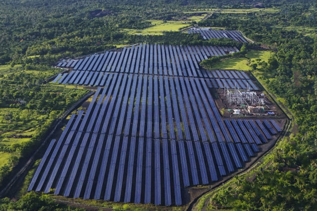 Medco Energi mulai operasikan Pembangkit Listrik Tenaga Surya (PLTS) 25 MWp di Bali Timur. Foto: Dok. Medco Energi