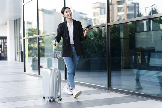 Serunya liburan dengan fitur Travel BRImo. Foto: Shutterstock