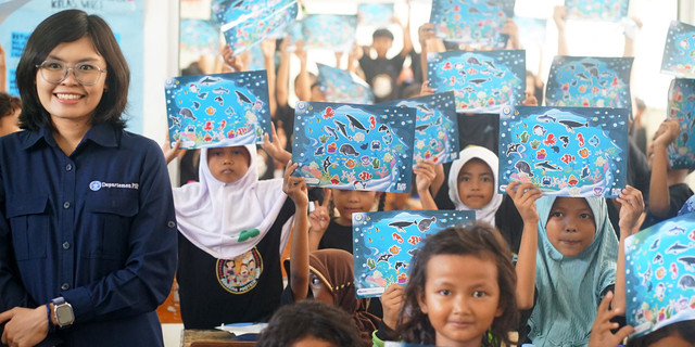 Mahasiswa IPB dan KKP Ajak 170 Siswa dan Guru SDN Bojong Rangkas 03 Makan Ikan