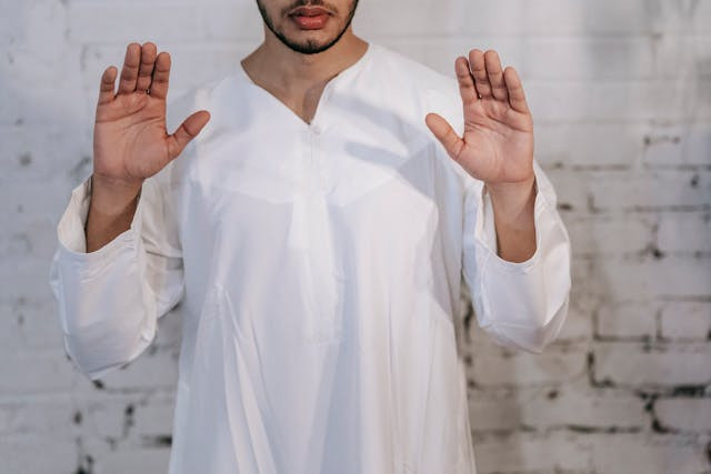 Ilustrasi bacaan sholat qobliyah subuh. Foto: Pexels/Michael Burrows