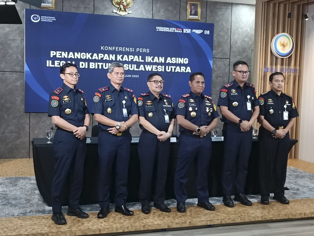 Konferensi pers Direktorat Jenderal Pengawasan Sumber Daya Kelautan dan Perikanan (PSDKP) Kementerian Kelautan dan Perikanan, di kantor KKP, Jakarta, Rabu (18/6/2025). Foto: Muhammad Fhandra Hardiyon/kumparan
