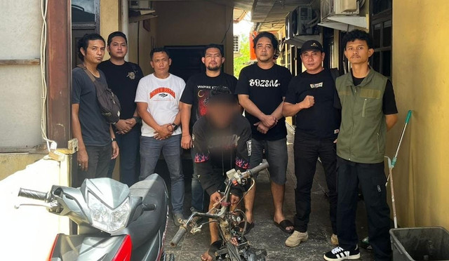 Pelaku curanmor ditangkap polisi. Foto: Dok. Polres Sekadau