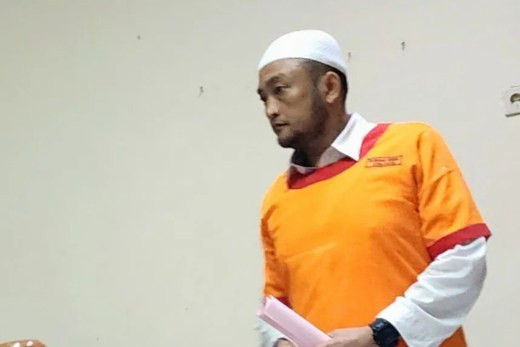 Aipda Robig saat akan menjalani sidang di PN Semarang, Selasa (8/4/2025). Foto: I.C. Senjaya/ANTARA