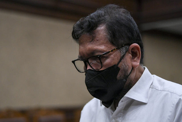 Terdakwa kasus dugaan suap vonis bebas Gregorius Ronald Tannur, Zarof Ricar berjalan usai menjalani sidang di Pengadilan Tipikor, Jakarta, Selasa (10/6/2025). Foto: Hafidz Mubarak A/ ANTARA FOTO