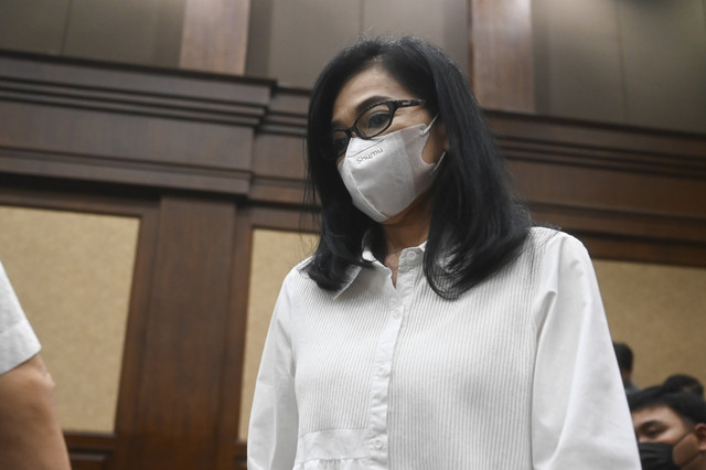 Terdakwa kasus dugaan suap vonis bebas Gregorius Ronald Tannur, Meirizka Widjaja bersiap mengikuti sidang vonis di Pengadilan Tipikor, Jakarta, Rabu (18/6/2025).  Foto: Rivan Awal Lingga/ANTARA FOTO