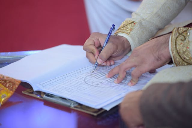 Ilustrasi: alur pendaftaran nikah di kua, Photo by Hassan Shoots on Pexels.com