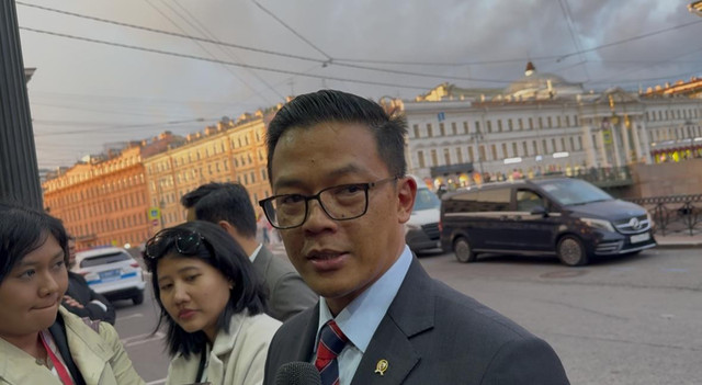 Menteri Luar Negeri, Sugiono di St. Petersburg, Rusia pada Rabu (18/6). Foto: Luthfi Humam/kumparan