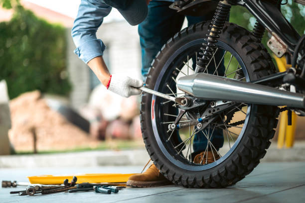 Ilustrasi Cara Mengatasi Motor Mogok Karena Banjir, Foto: Unsplash/Manit Chaidee.
