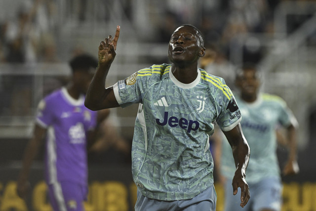 Pemain Juventus Kolo Muani berselebrasi usai mencetak gol ke gawang Al Ain pada pertandingan Piala Dunia Antarklub grup G di Stadion  Audi Field, Washington DC, Amerika Serikat, Rabu (18/6/2025). Foto: Roberto Schmidt/AFP