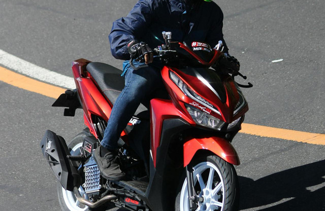 Ilustrasi shockbreaker motor matic terbaik - Sumber: pexels.com/@tiwi-riders